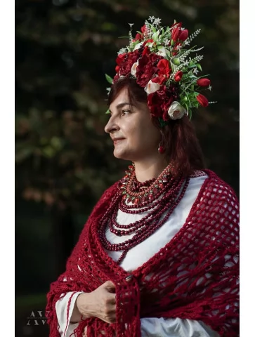 Костюм Українки з хусткою та вінком вигляд збоку