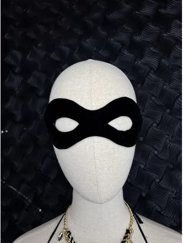 Маска чорна