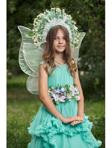 Казкова фея в м’ятній сукні...