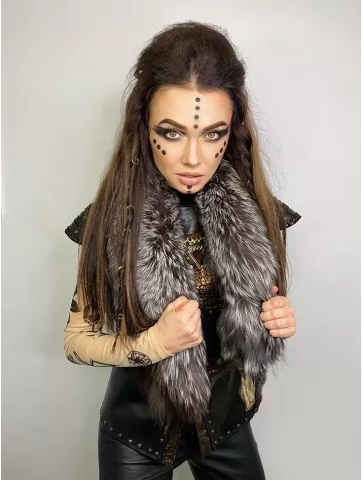 Амазонка Тіней у хутрі та...