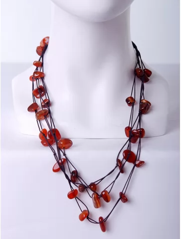 Янтарные бусы на нити