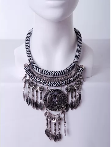 Колье этно с медальоном и...