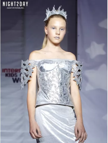 Костюм Срібна Леді Подіуму...