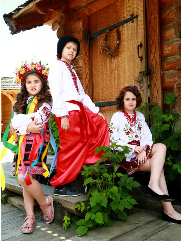 Костюм Козака у вишиванці