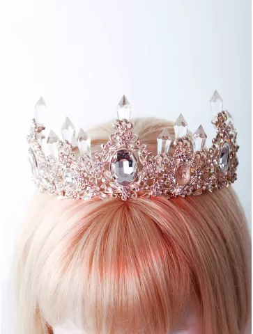 Бронзовая корона с камнями