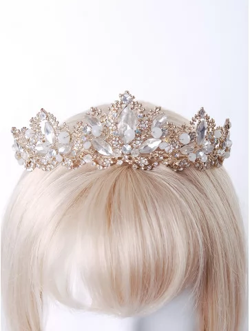 Золотая корона с камнями