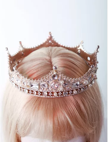 Золотая корона с камнями