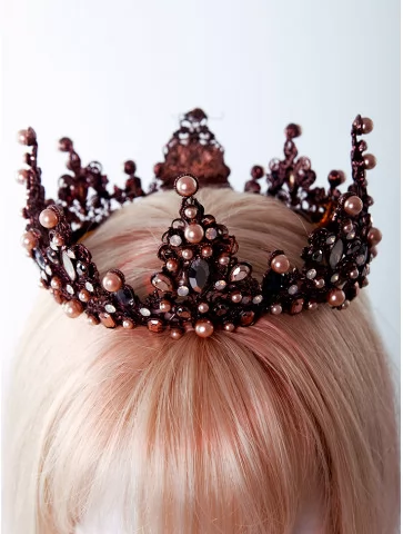 Бронзовая корона с камнями