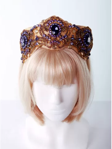 Корона с камнями