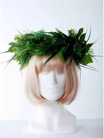 Венок весенний с листьями