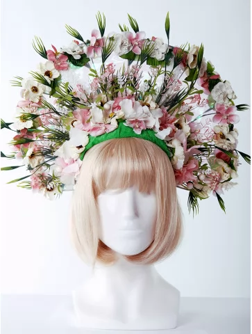 Венок весенний с цветами