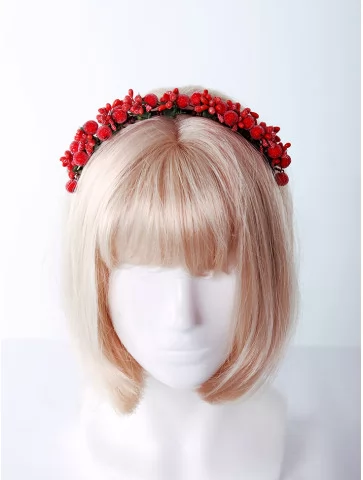Венок с красными ягодами