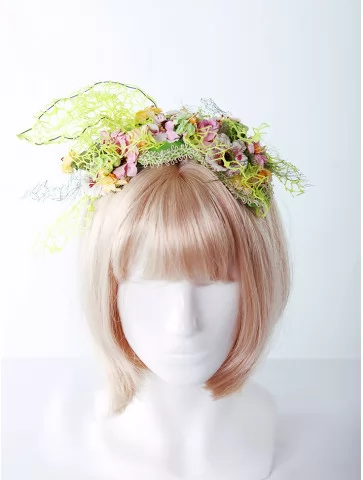 Весенний венок с цветами