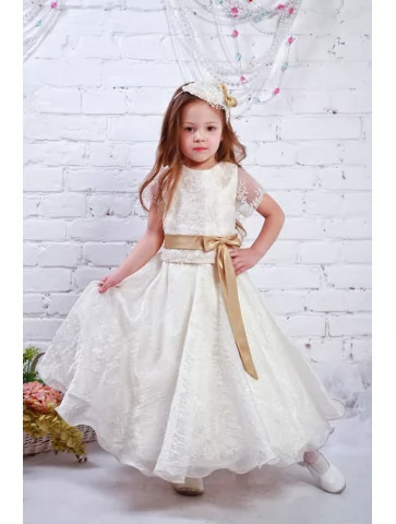 сукня з золотистим поясом і...